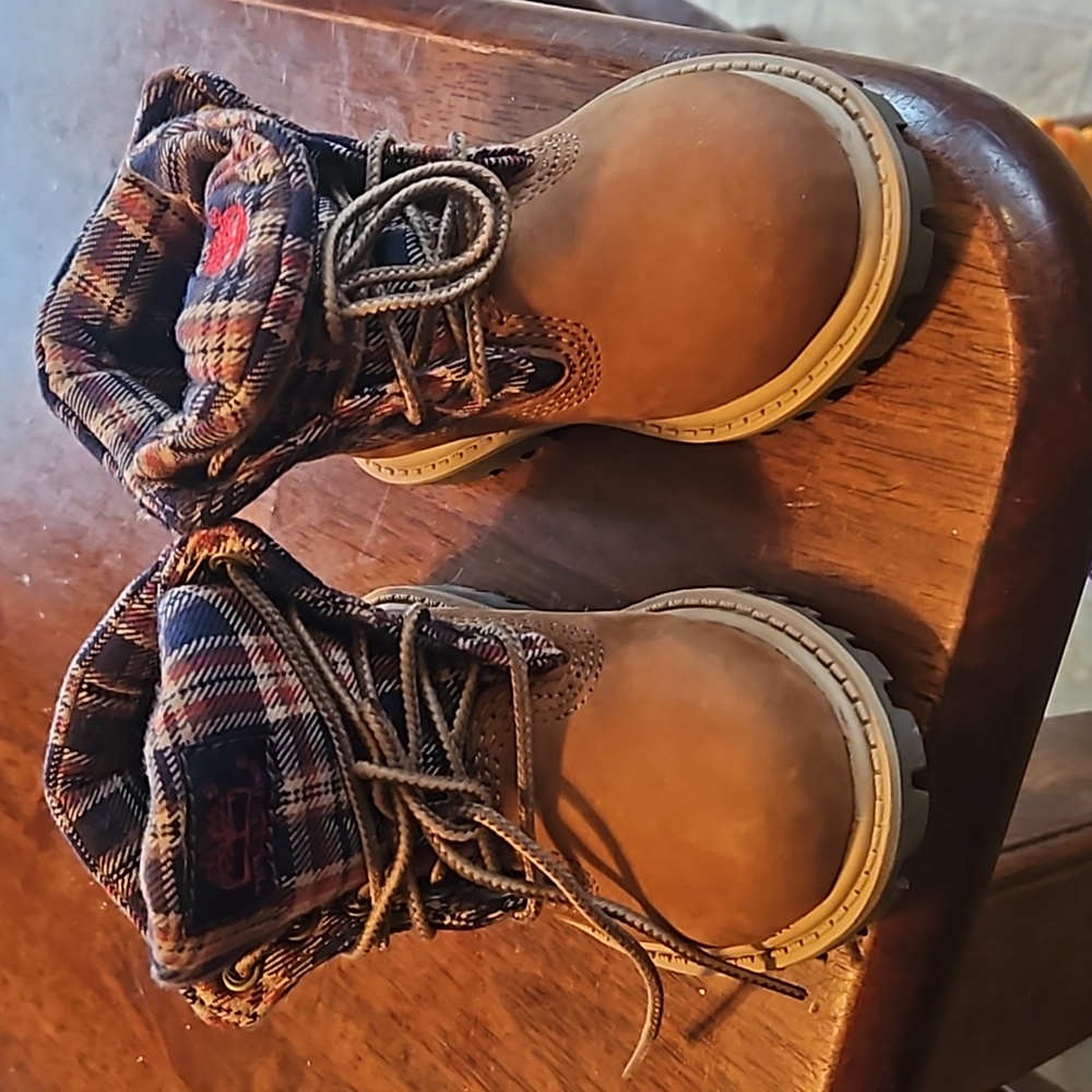 Timberland baby/toddler boots size 5, brown with plaid